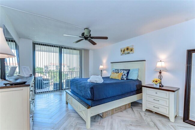 Building Photo - 6322 Palma Del Mar Blvd S