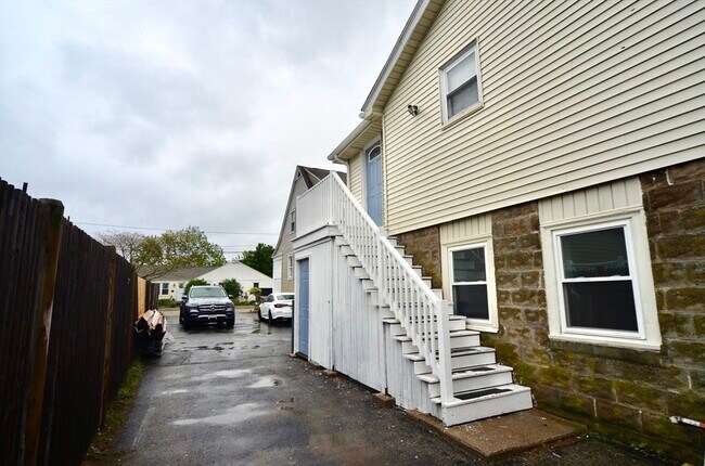 Building Photo - 47 Massasoit Ave