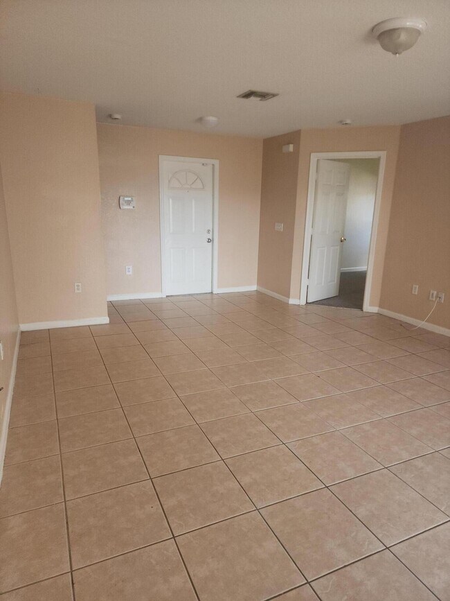 Building Photo - 8804 NW 38th Dr
