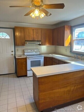 Building Photo - 371 Bucks Hl Rd