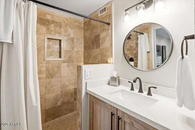 Building Photo - 6547 E Voltaire Ave