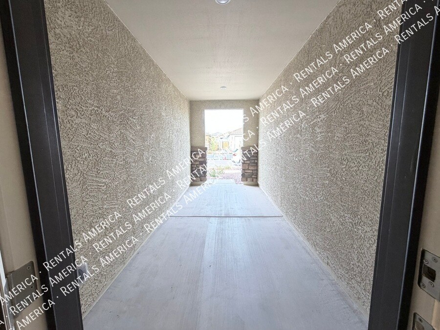 Building Photo - 17175 W Blue Sky Dr