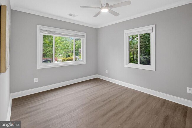 Building Photo - 3305 W Coquelin Terrace