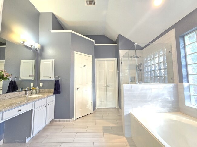 Building Photo - 2614 Parkbriar Ln