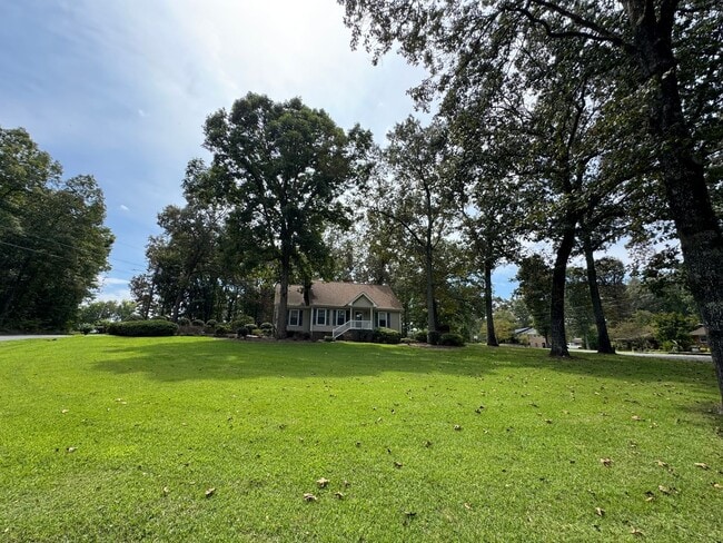 Building Photo - Large 3/2 House off Kingston Hwy- $2,195