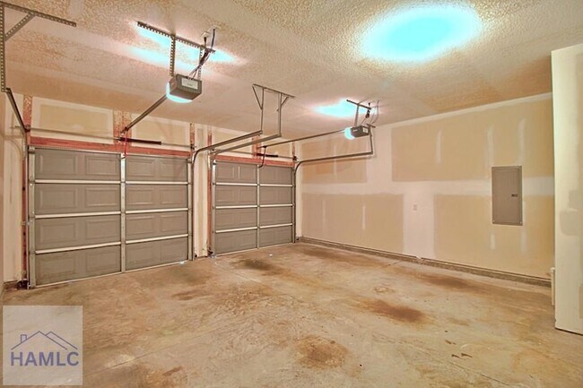 Building Photo - 1301 Windrow Dr