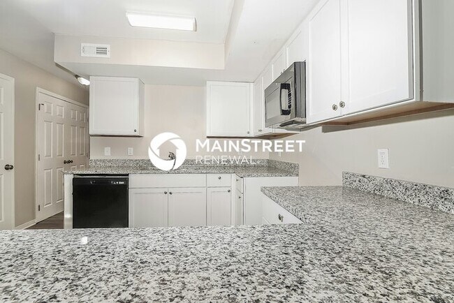 Building Photo - 3 Bedroom Pet-Friendly Home in Louisville, KY with Main Street Renewal