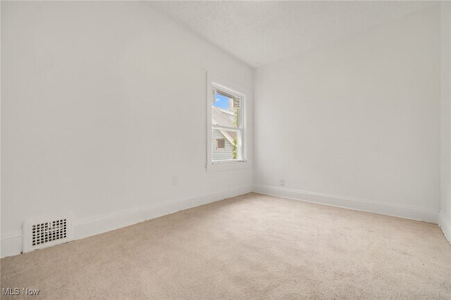 Building Photo - 3381 E 143rd St