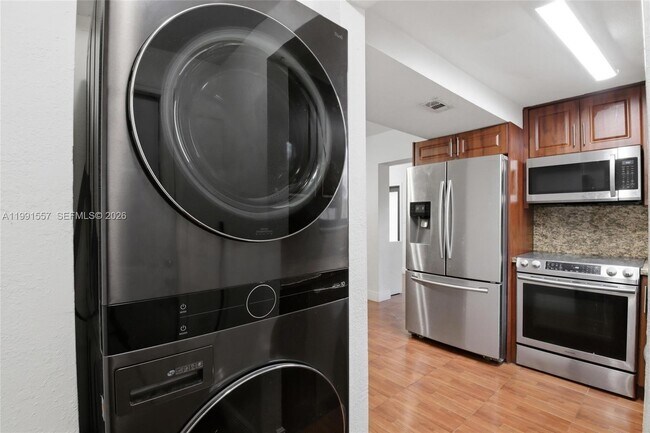 Building Photo - 3210 SW 26th St