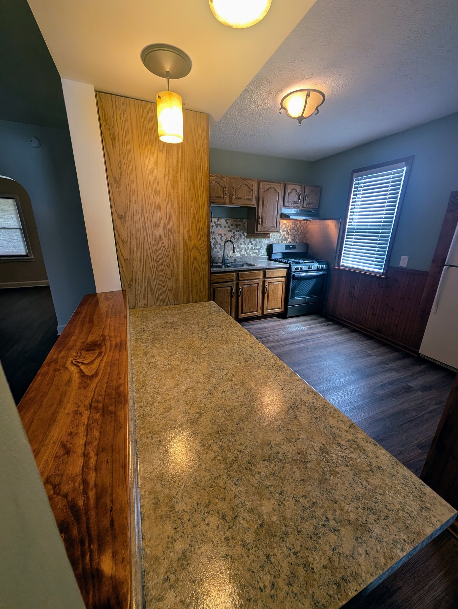 Kitchen - 412 University Ave