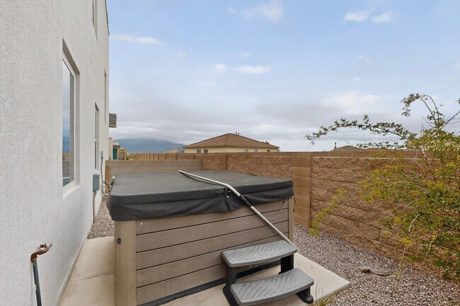 Building Photo - 5603 Linq Ct NE
