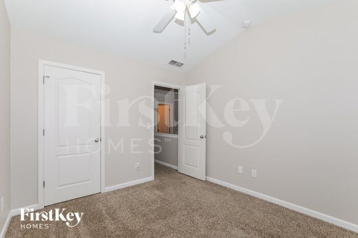 Building Photo - 323 Lobdale Falls Dr