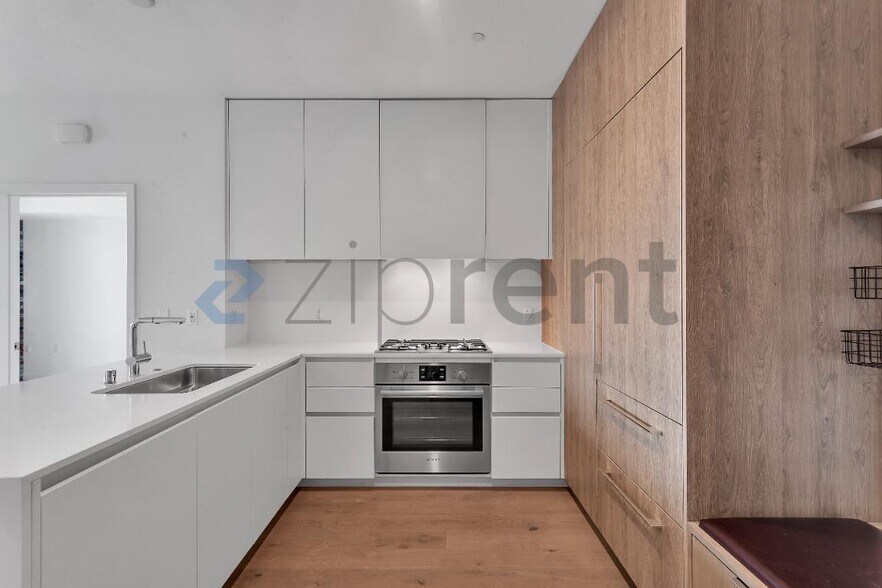 Building Photo - Unit 404