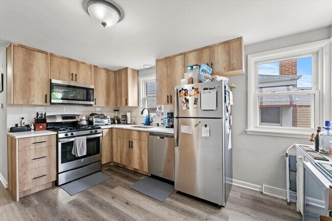 Building Photo - 5139 S Narragansett Ave