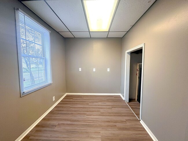 Building Photo - 3 bedroom 2 bath