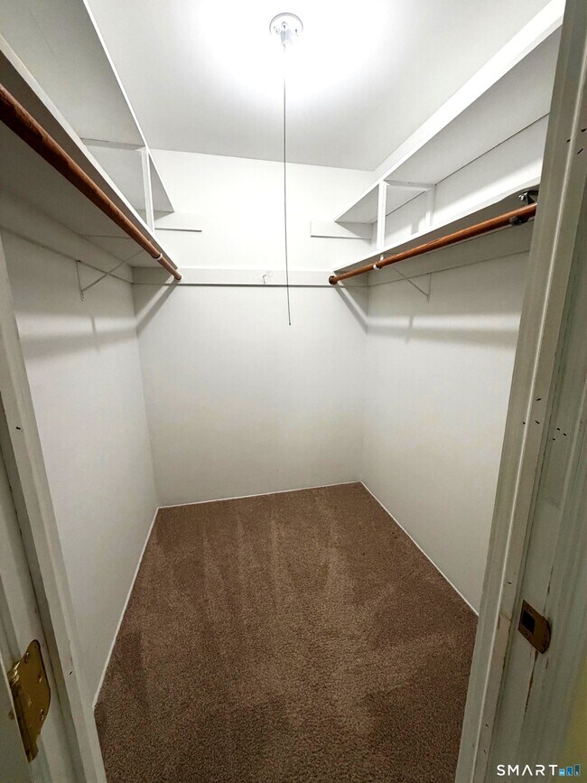 Building Photo - 16 Clearview Dr