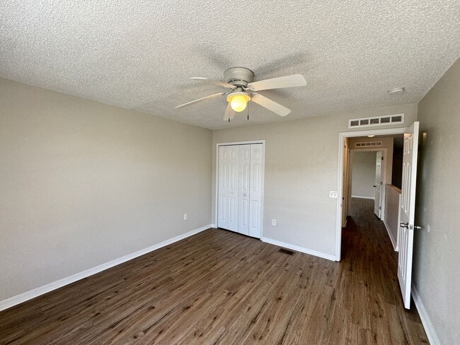 Building Photo - Spacious 4-Bedroom Home with 3 Full Baths in Whispering Trails – Pet Friendly!
