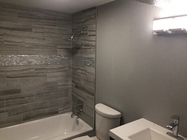 Building Photo - 408 Ira Ave