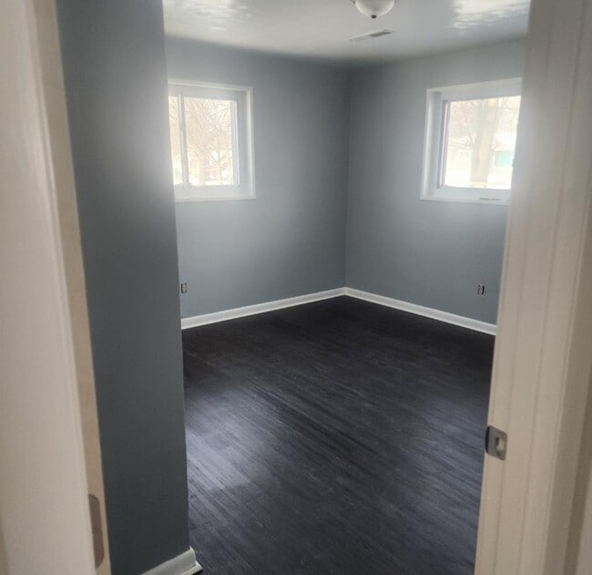 Building Photo - 2404 Bellevue Dr