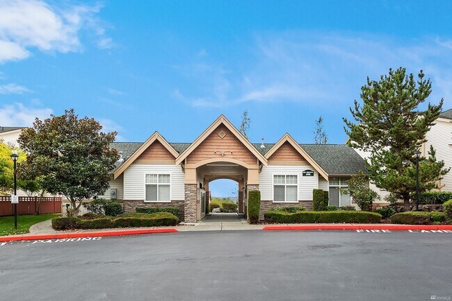 Building Photo - Renton/Talbot area Townhome in gated community!  3 bedroom 3.5 bathroom. Available NOW!!