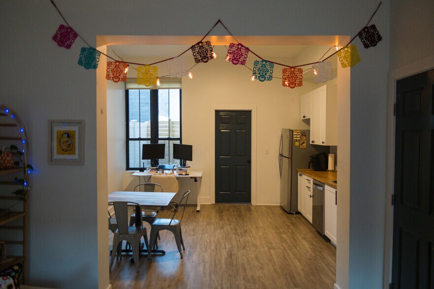 Building Photo - 2015 Forbes Ave