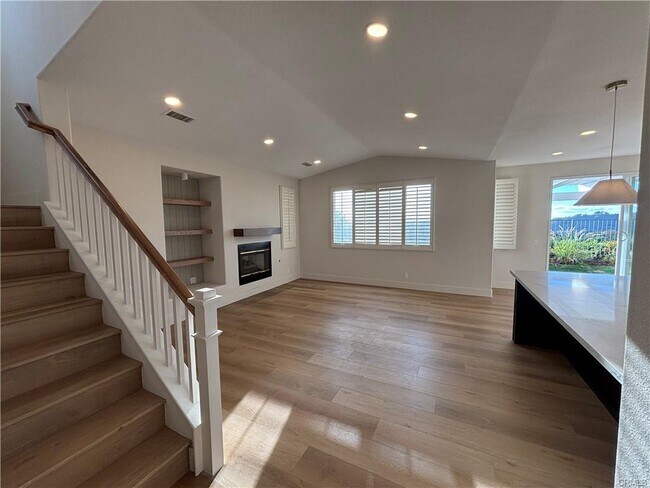 Building Photo - 33 Grassy Knoll Ln