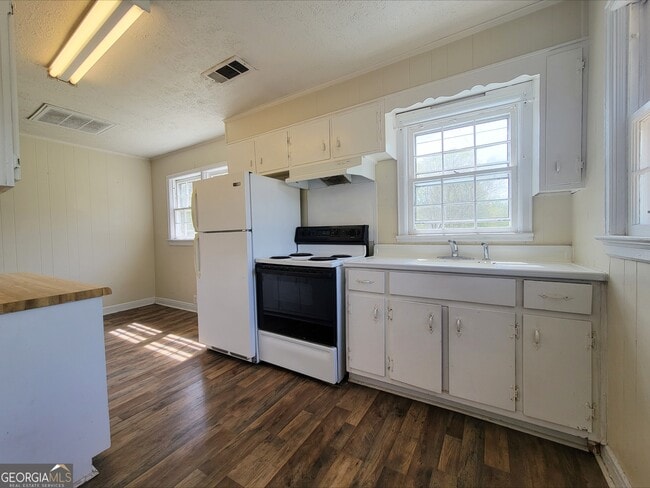 Building Photo - 1751 Atlanta Hwy SE