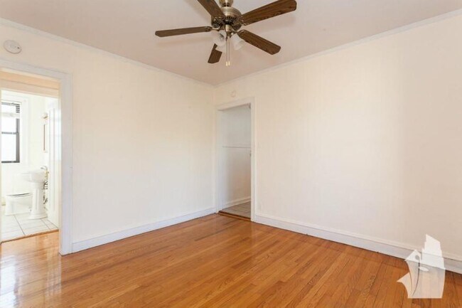 Primary Photo - 2 bedroom in Chicago IL 60657