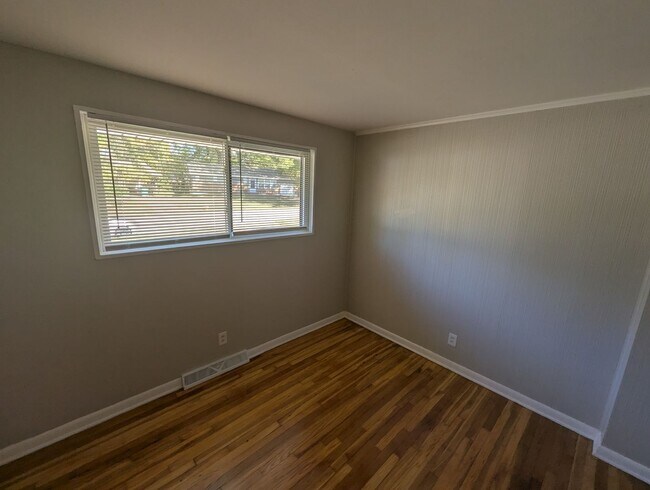 Building Photo - Lawnview Vista