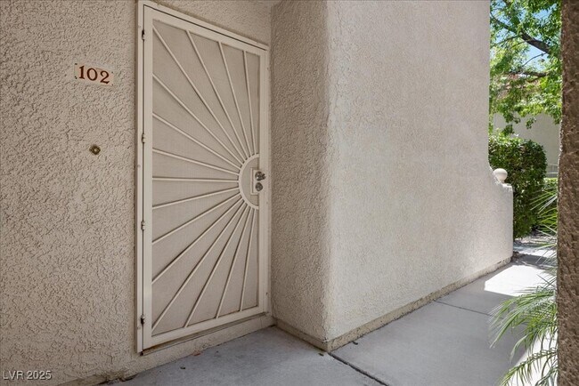 Building Photo - 2623 S Durango Dr