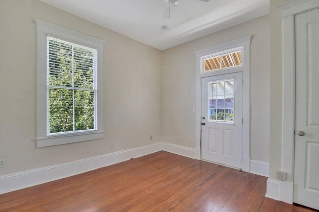 Building Photo - 2 BED | 2 BATH | PRIVATE FRONT AND BACK PORCH | MIDTOWN