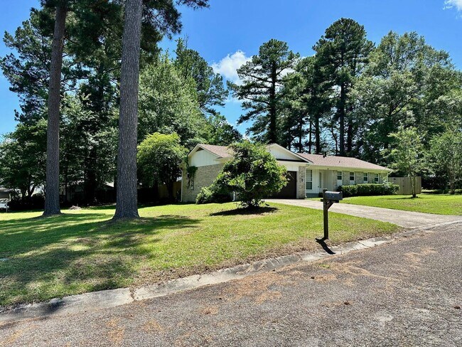 Building Photo - 414 Newcomb Cove