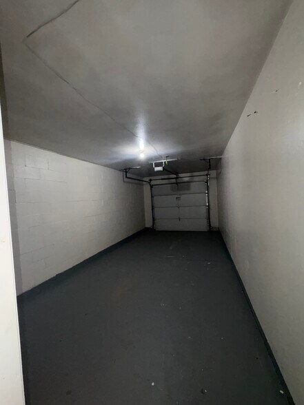 Garage - 5317 Greencroft Dr