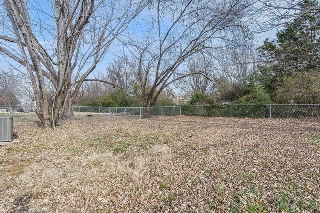 Building Photo - 2316-2318 Raven Ln