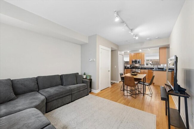 Building Photo - 2541 Prairie Ave
