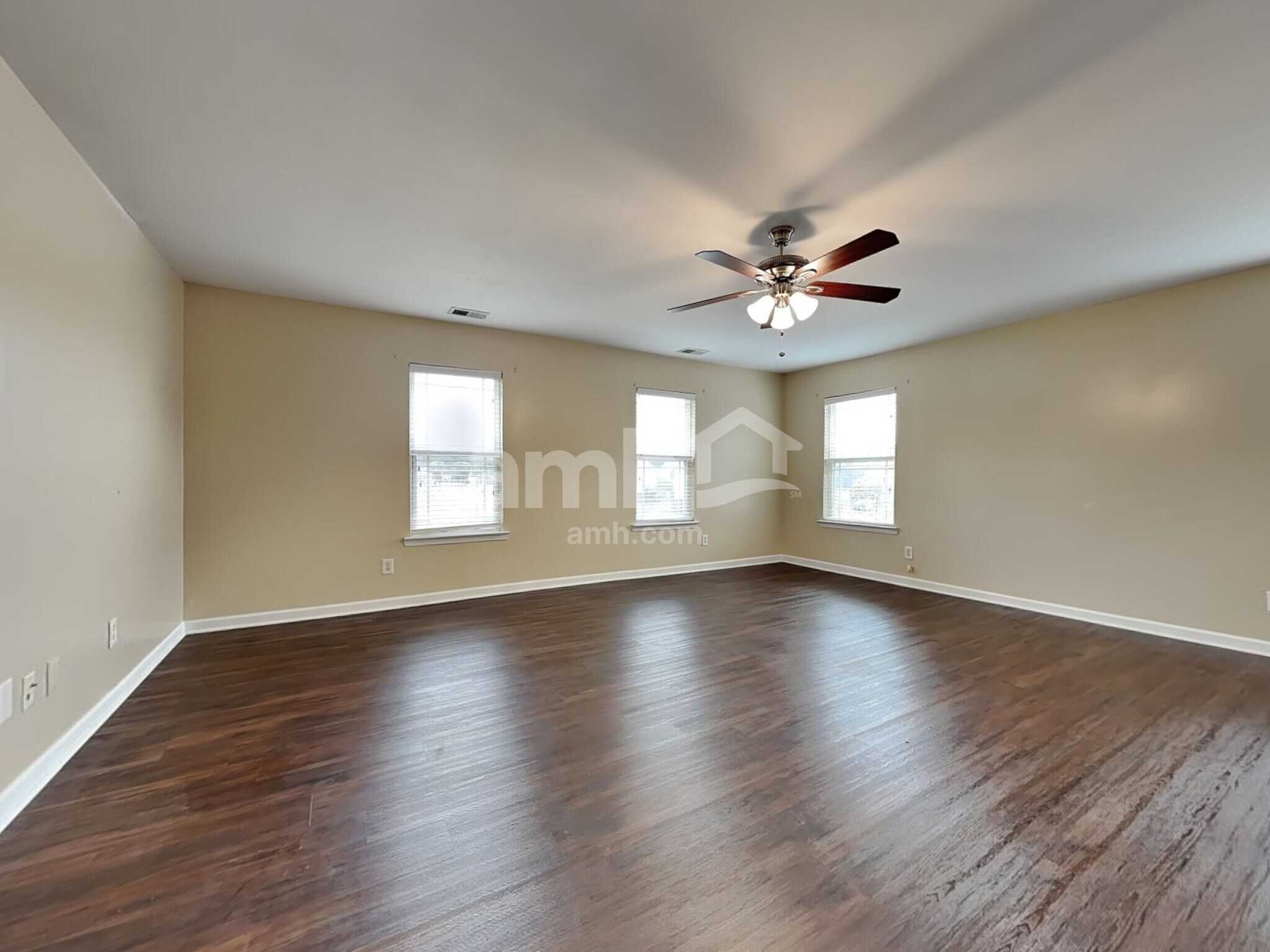 Building Photo - 137 Lake House Rd