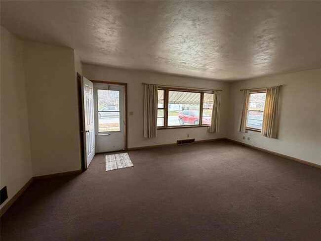 Building Photo - 703 16th St