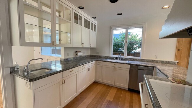 Building Photo - 2962 Gibbons Dr