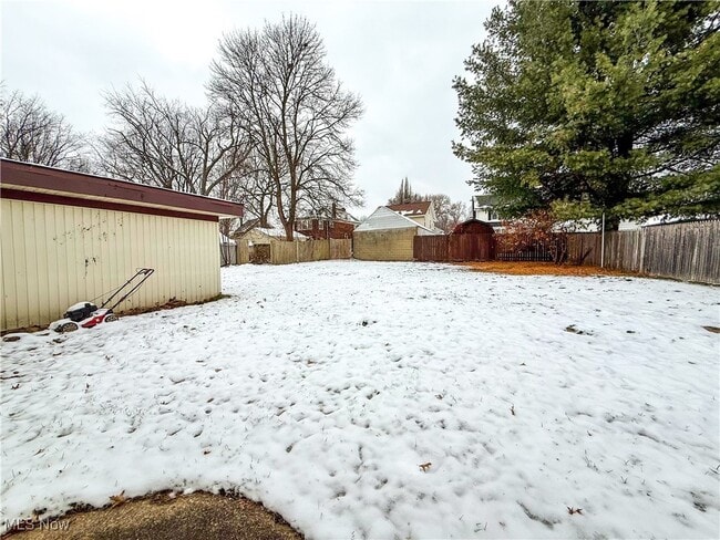 Building Photo - 1635 Goodyear Blvd