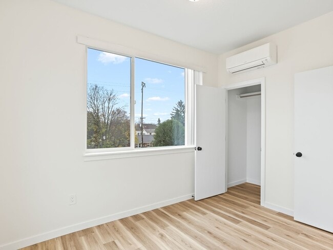 Building Photo - Vancouver Townhouses