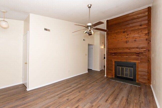 Building Photo - 139 Village Cir