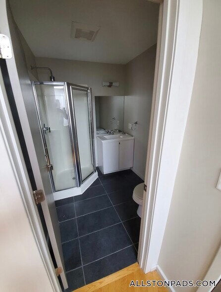 Building Photo - 57 Glenville Ave