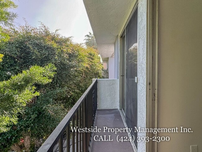 Building Photo - 1827 S Barrington Ave