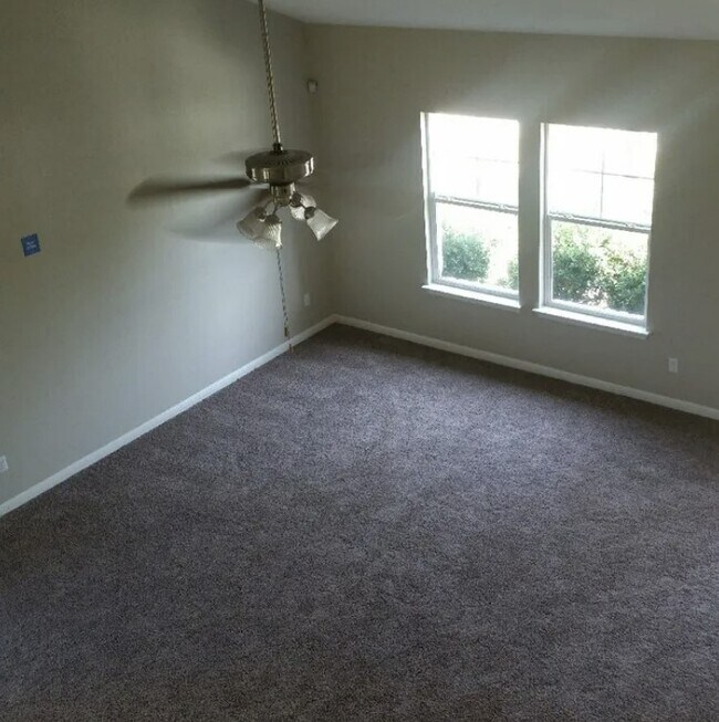 Building Photo - 108 Lavaca Loop
