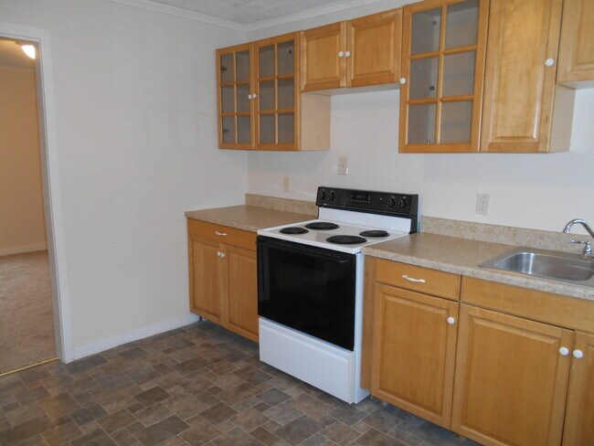 Building Photo - 3865 Roseberry St