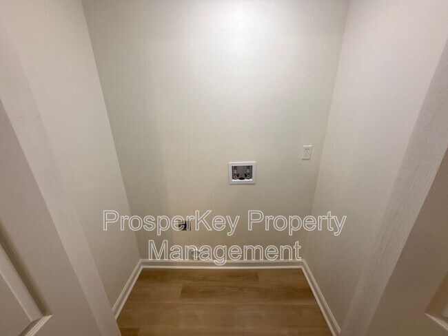 Building Photo - 1413 John Smith Ave