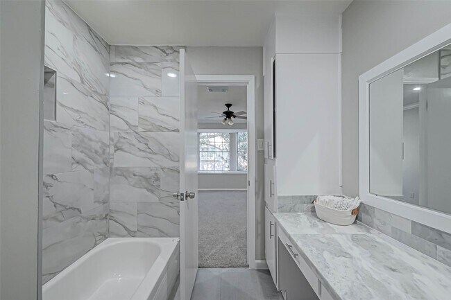 Building Photo - 925 Wax Myrtle Ln