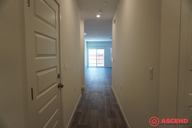 Building Photo - 8206 Wandesford Dr