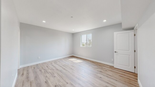 Building Photo - 5654 Elmer Ave
