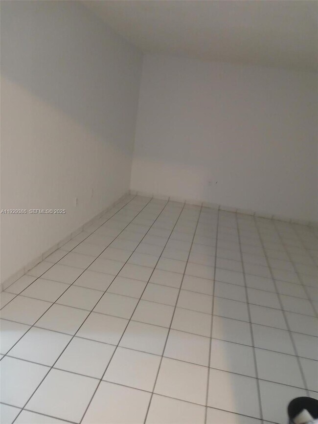 Building Photo - 5100 SW 41st St